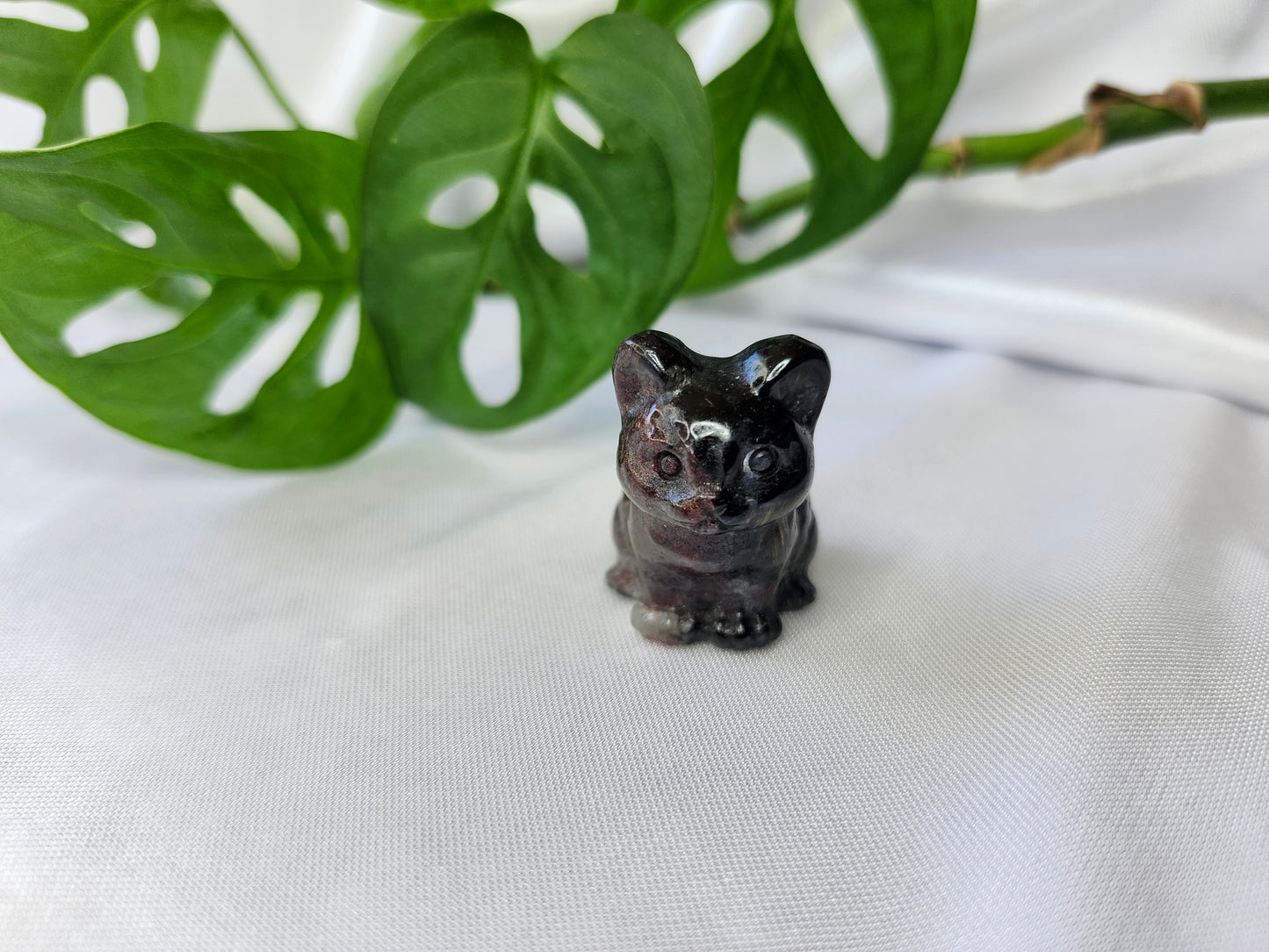 GARNET SM SITTING CAT