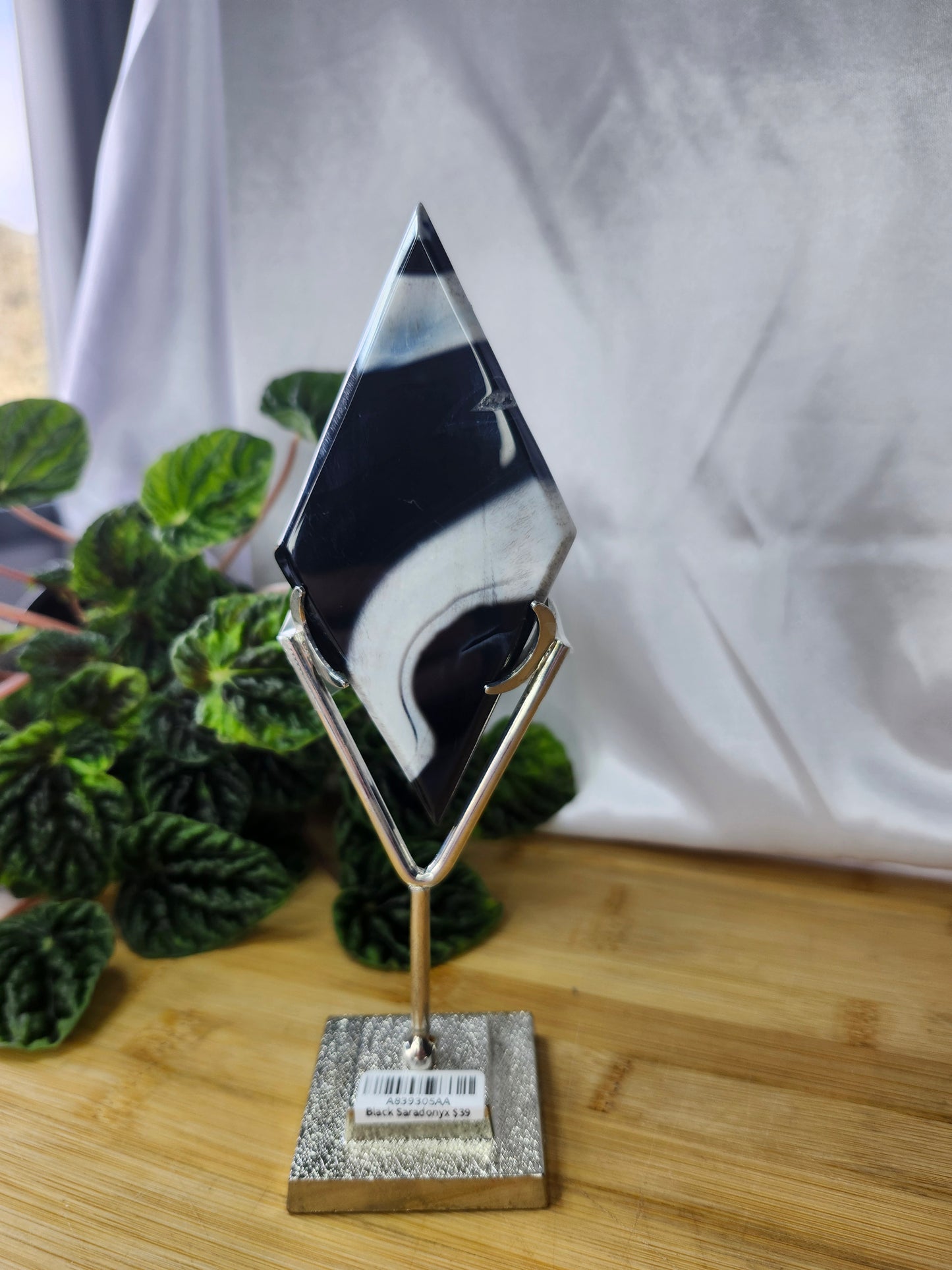 BLACK SARADONYX DIAMOND W/STAND