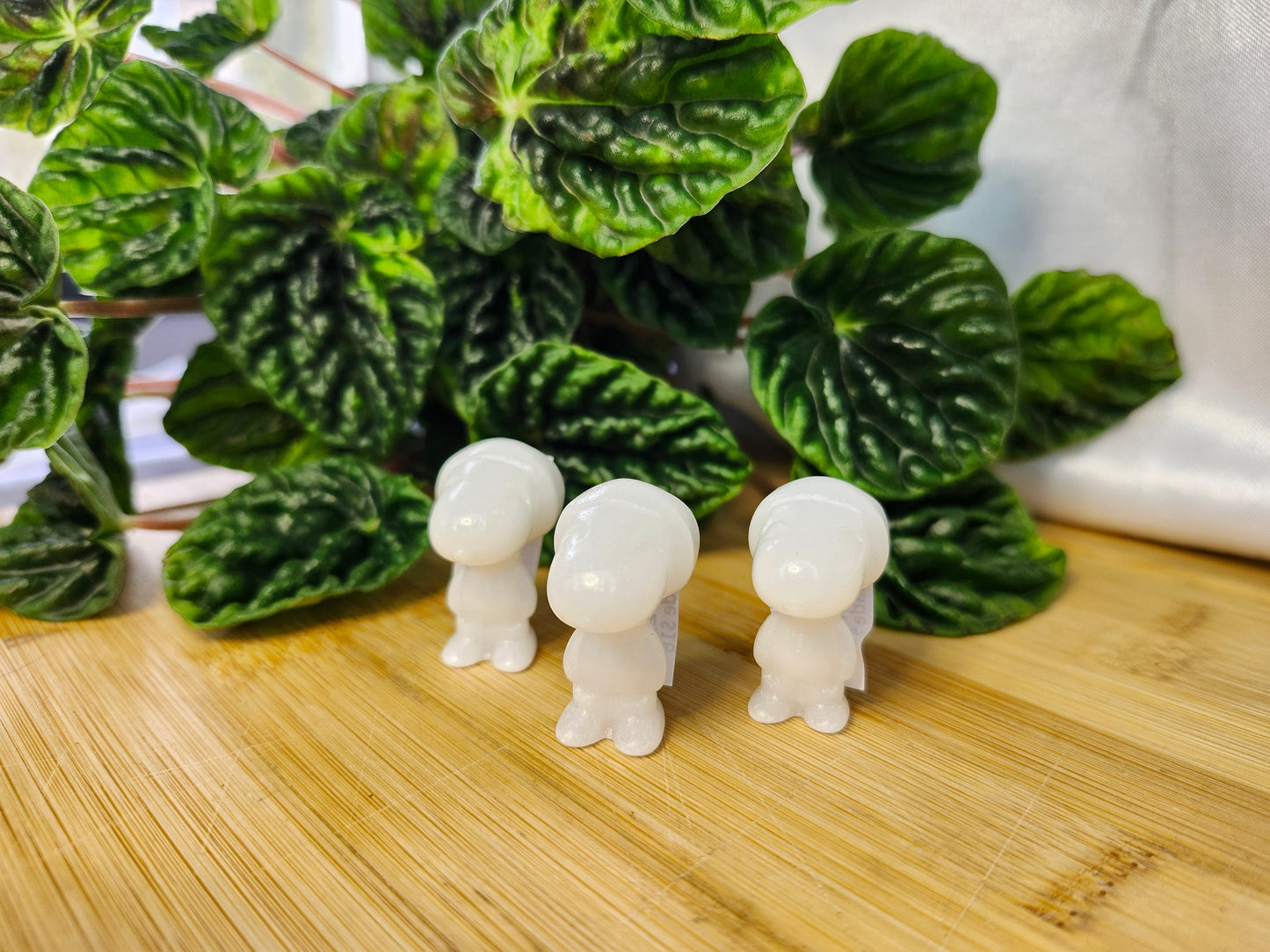 WHITE JADE SNOOPY