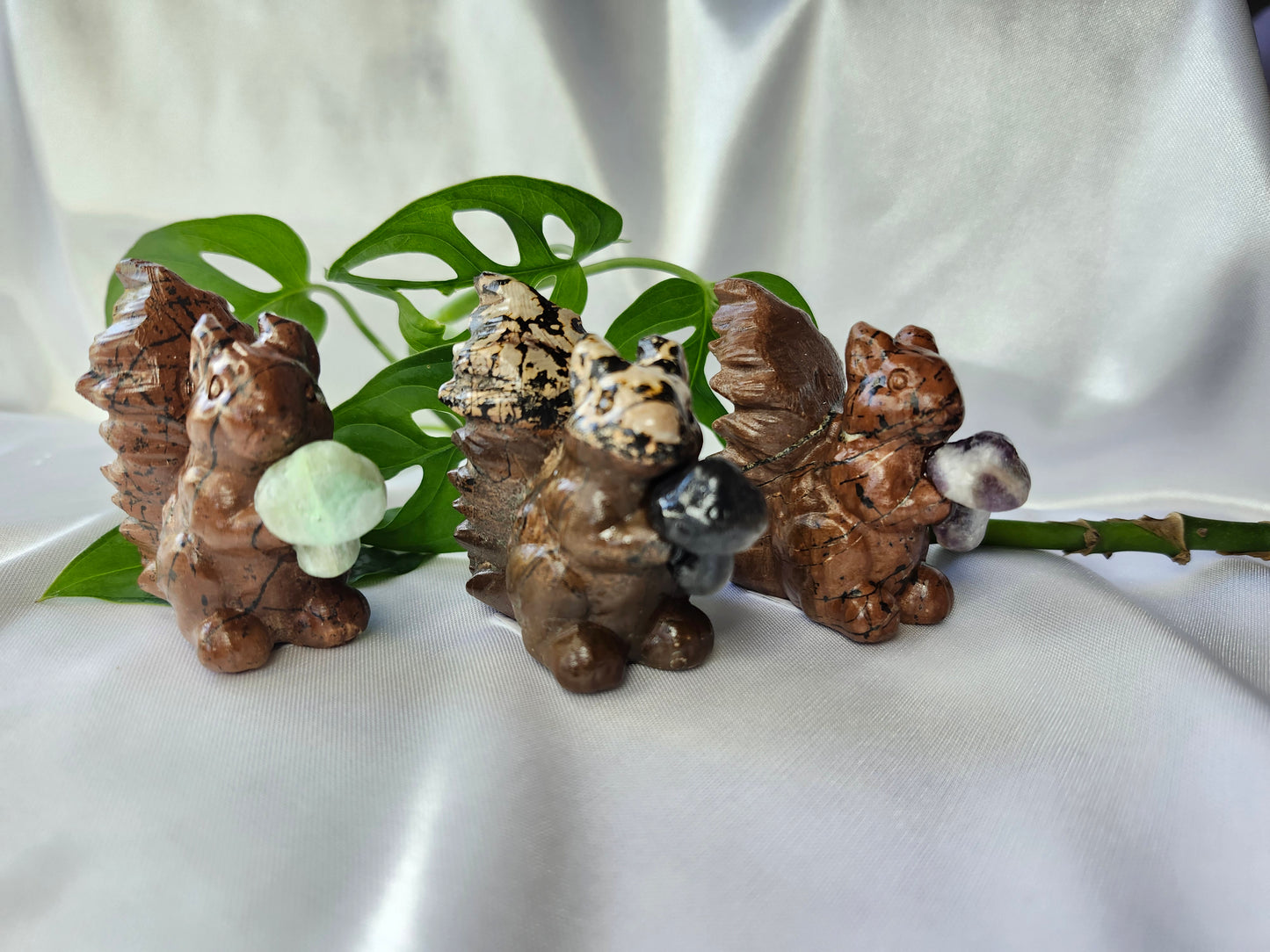 PICTURE STONE SQUIRREL WITH MUSHROOM