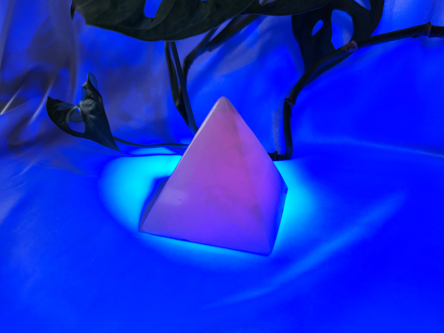 MANGANO CALCITE PYRAMID