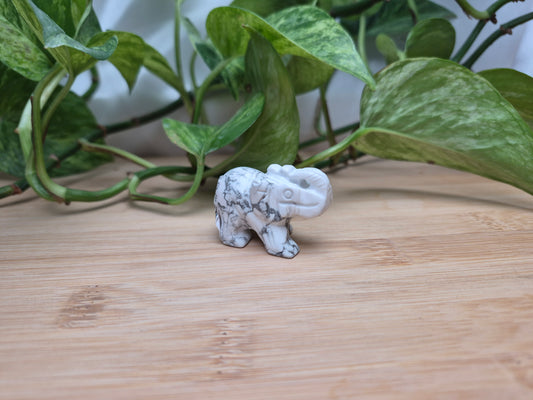 HOWLITE ELEPHANT