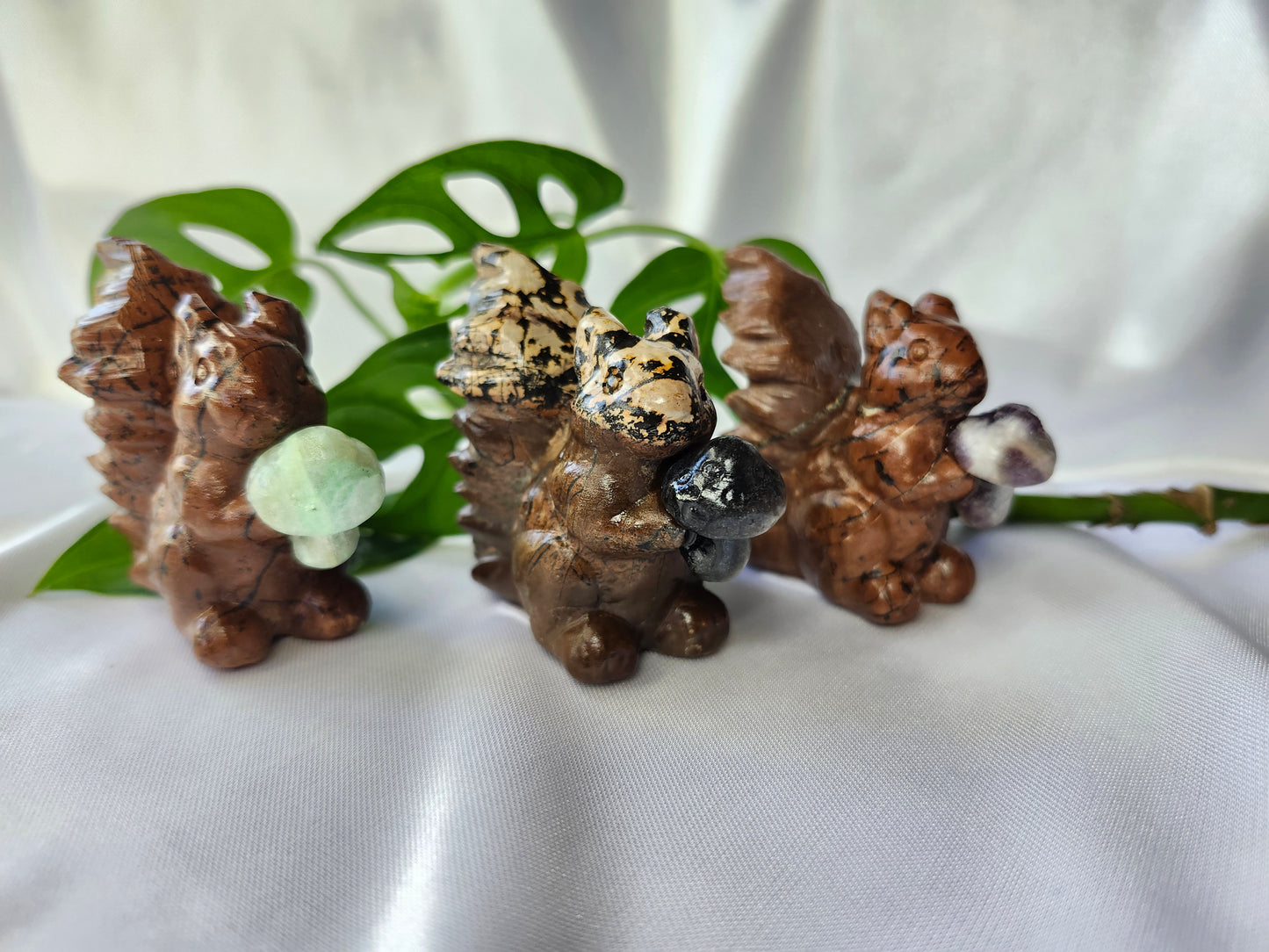 PICTURE STONE SQUIRREL WITH MUSHROOM