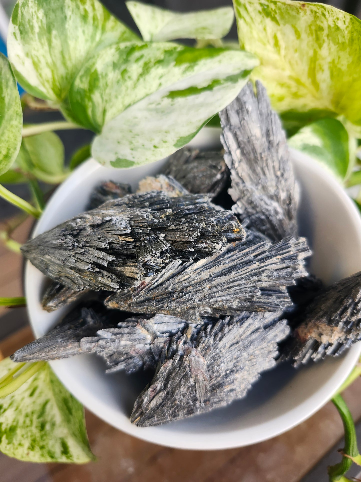 BLACK KYANITE ROUGH STONE