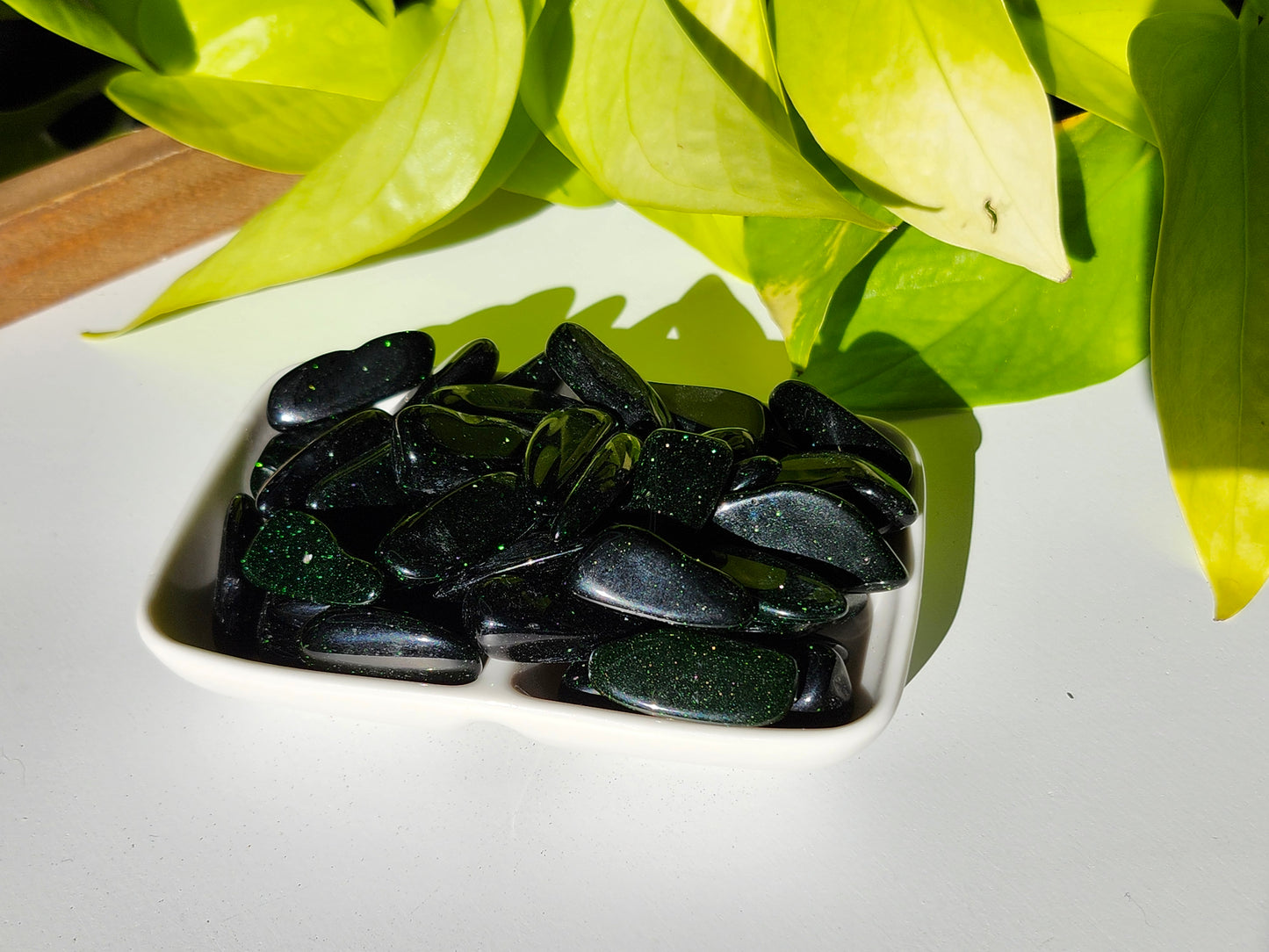 GREEN GOLDSTONE TUMBLED STONE