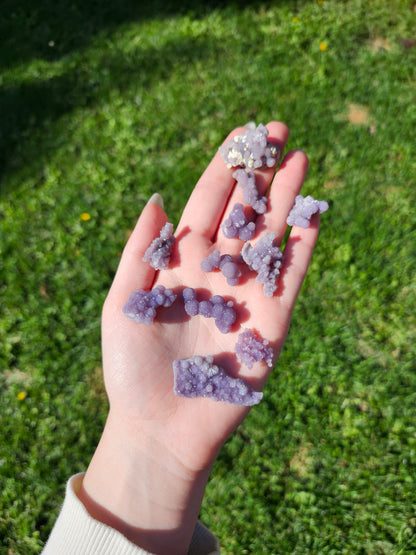 A QUALITY GRAPE AGATE CLUSTER