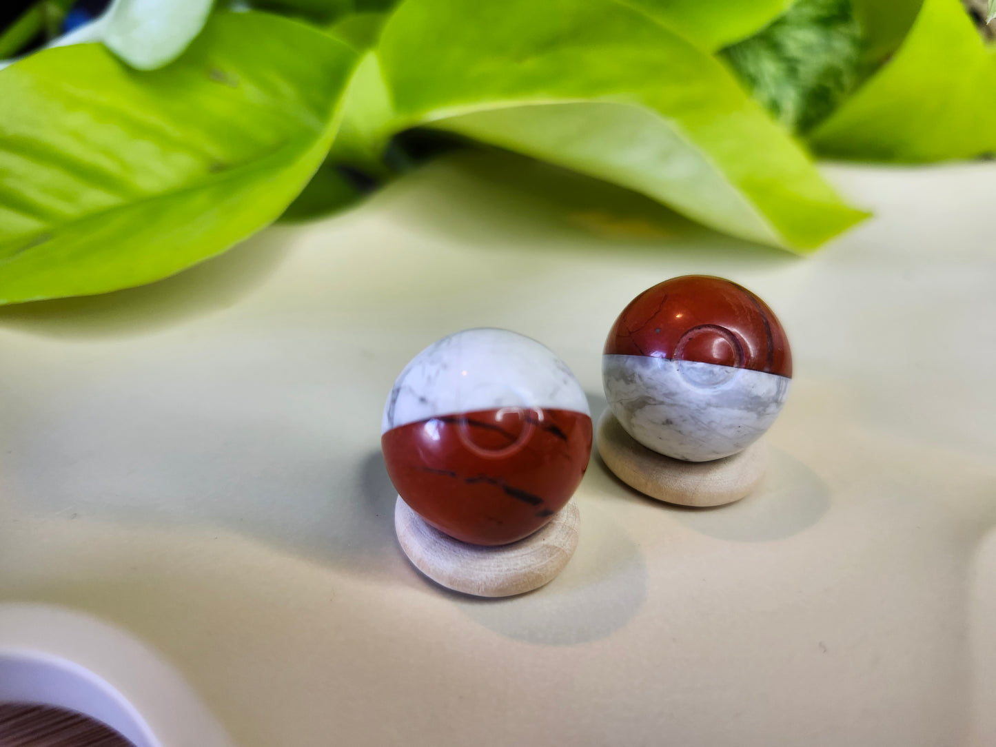 HOWLITE/RED JASPER POKEBALL (POKEMON)