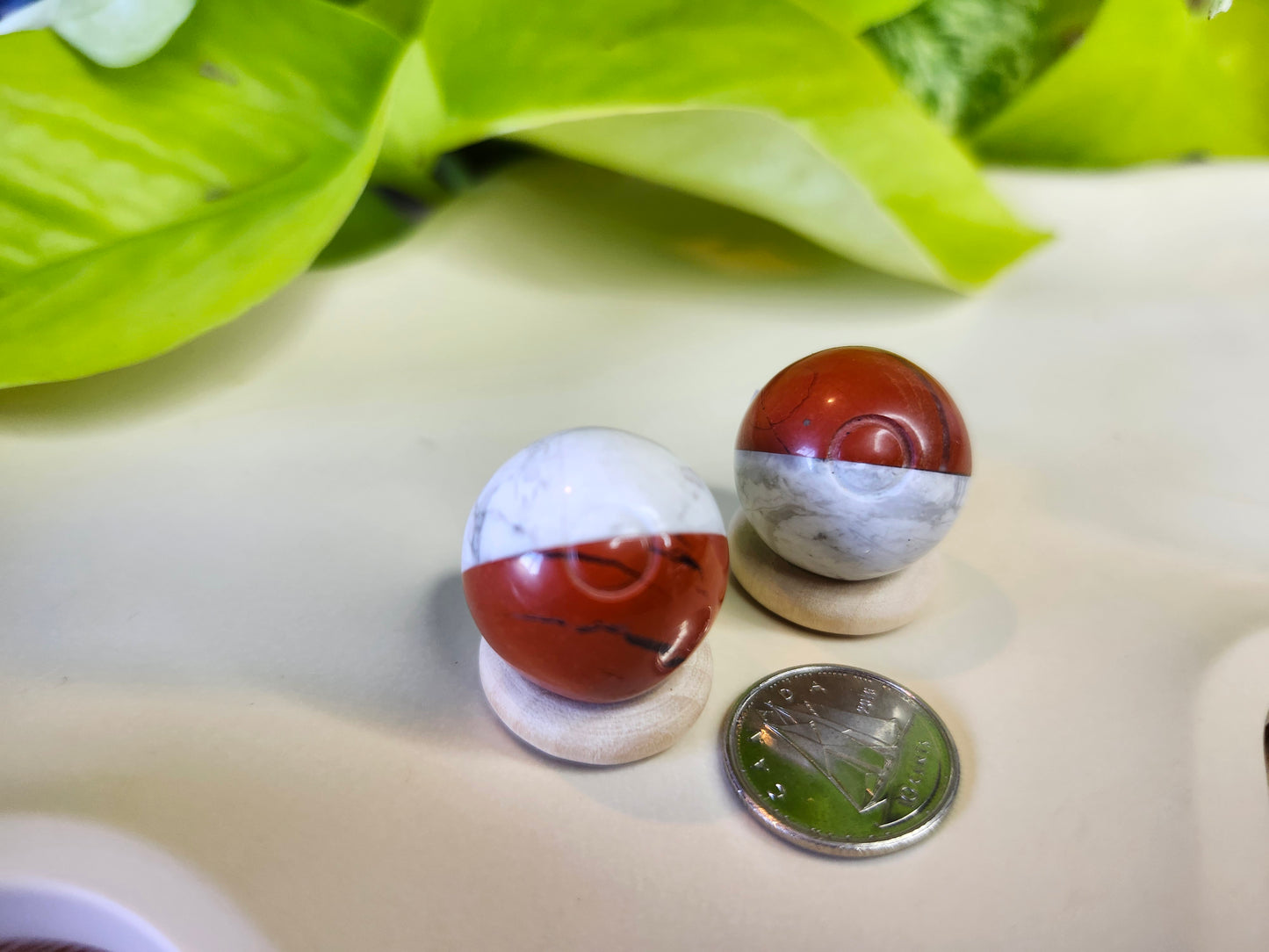 HOWLITE/RED JASPER POKEBALL (POKEMON)