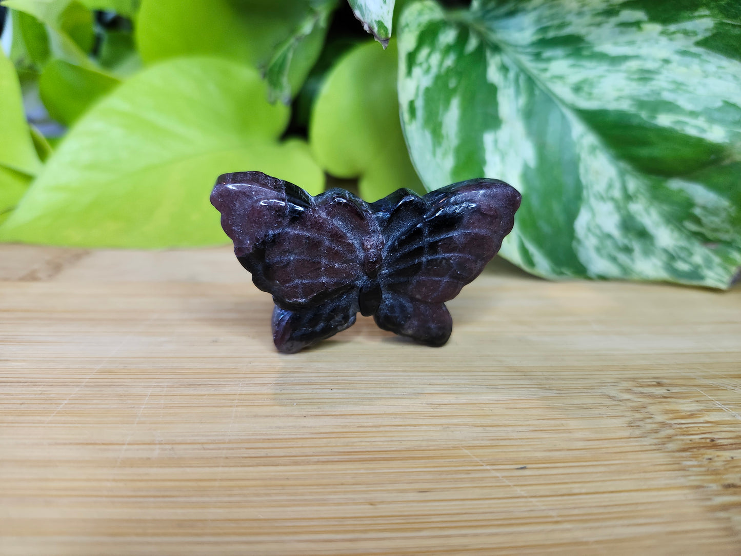 GARNET BUTTERFLY (CARVING)