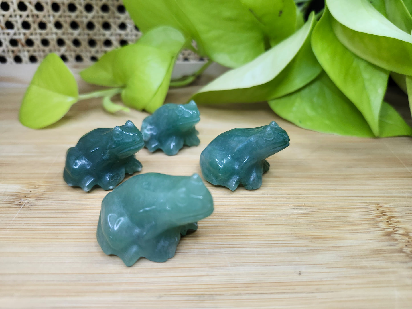 GREEN ADVENTURINE FROG  (CARVING)