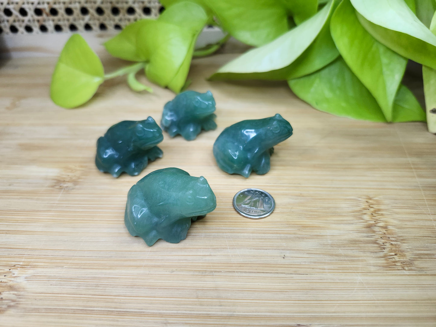 GREEN ADVENTURINE FROG  (CARVING)