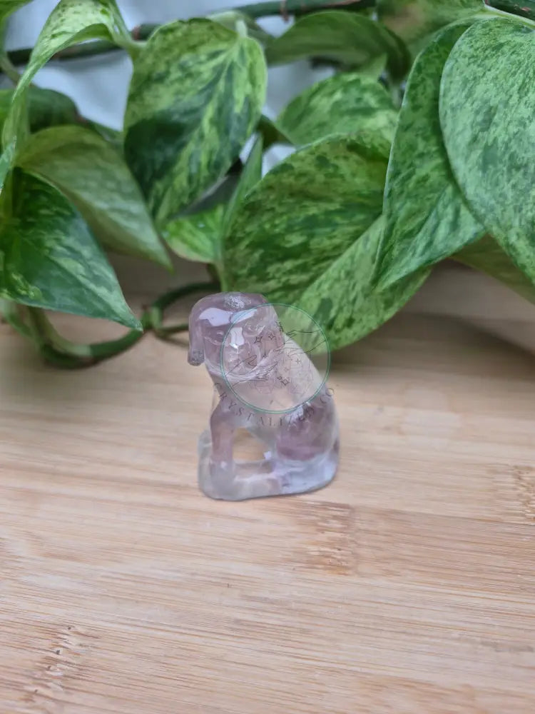 FLUORITE SITTING DOG