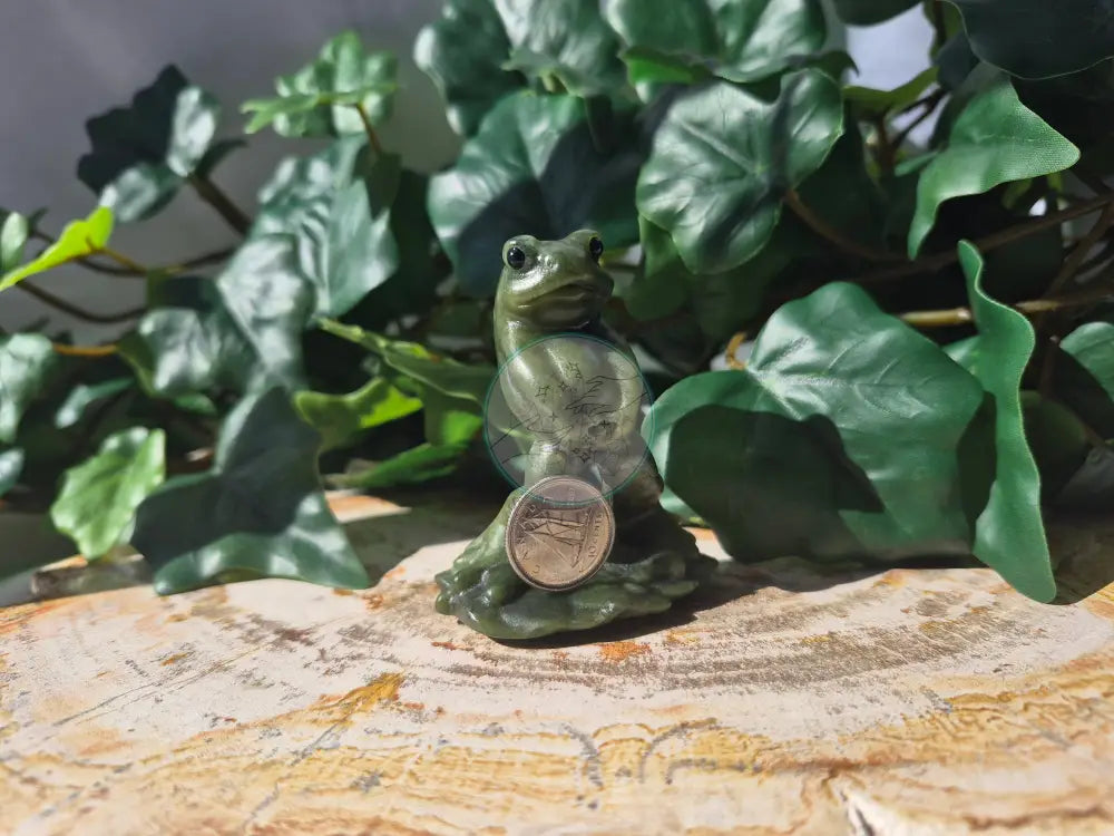 JADE PEEING FROG