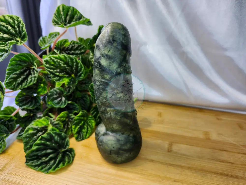 JADE PEEN LG - Crystals and Fossils