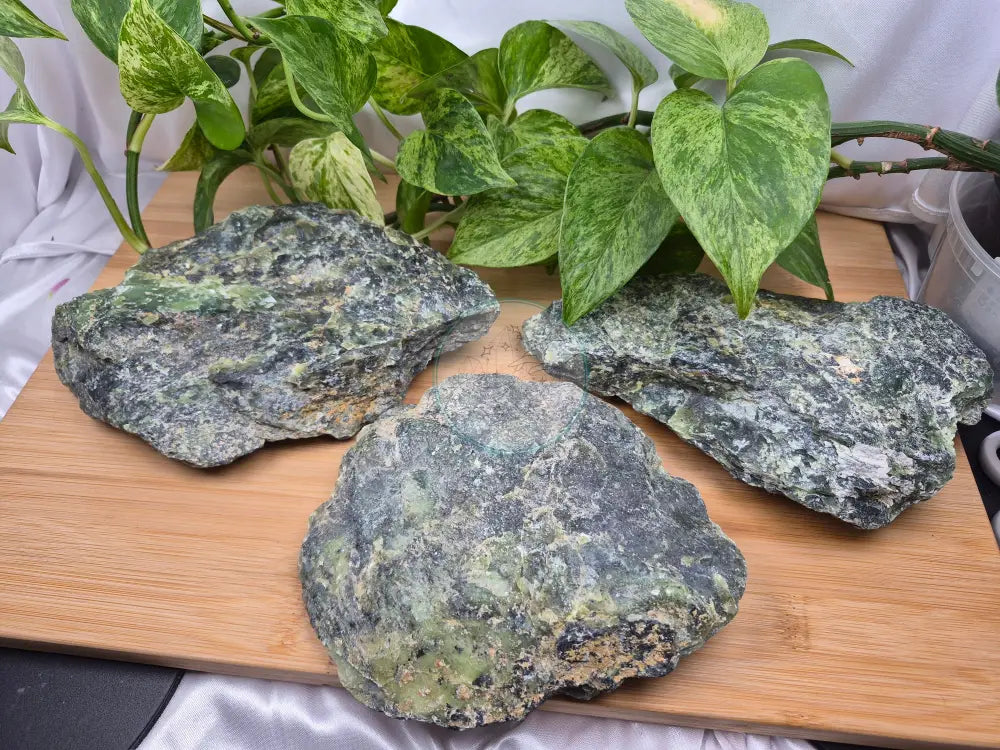 JADE (RUSSIA) ROUGH CHUNK 650g - 990g