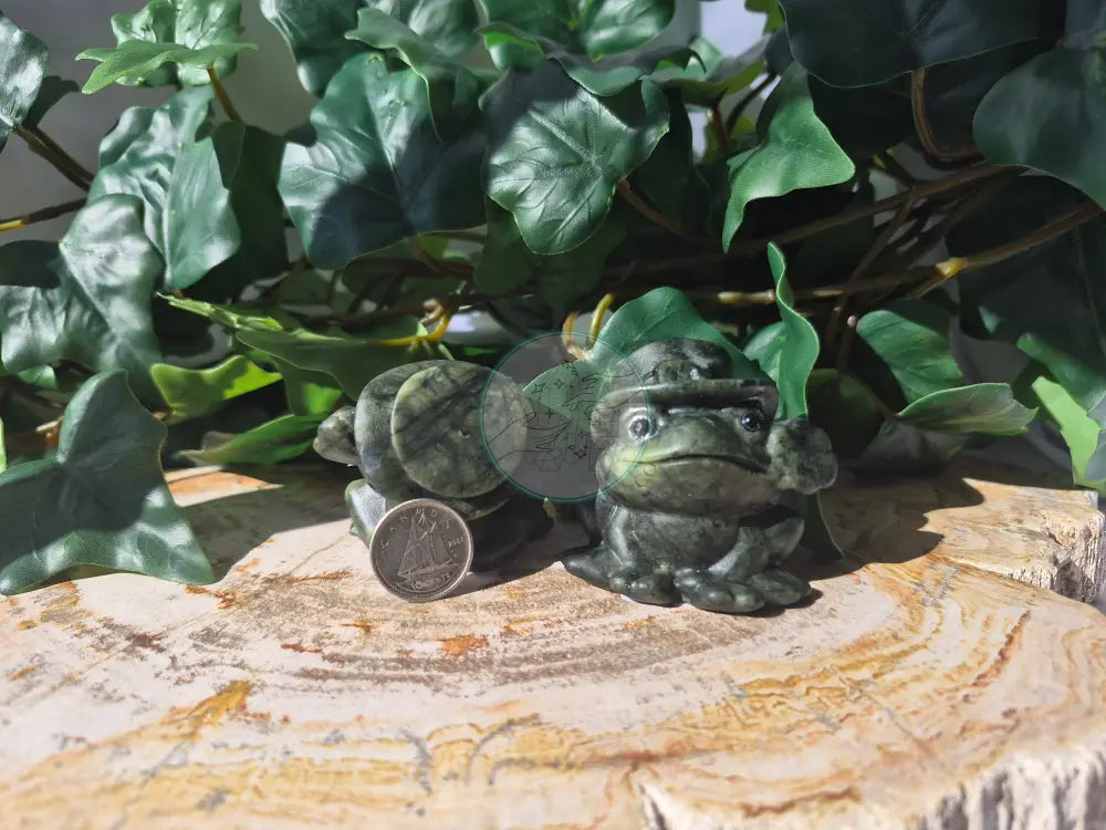 JADE SITTING FROG
