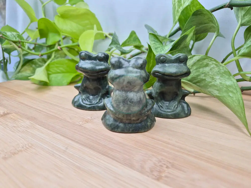 JADE SITTING FROG