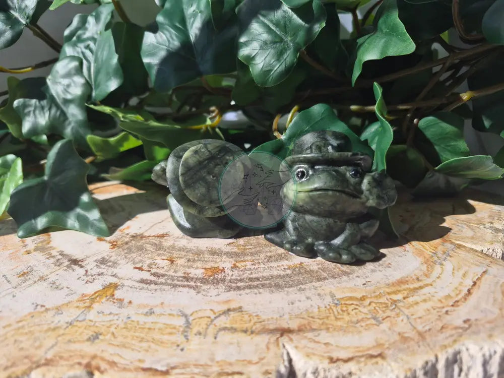 JADE SITTING FROG
