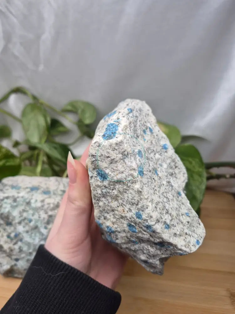 K2 GRANITE ROUGH CHUNK 700g - 1000g