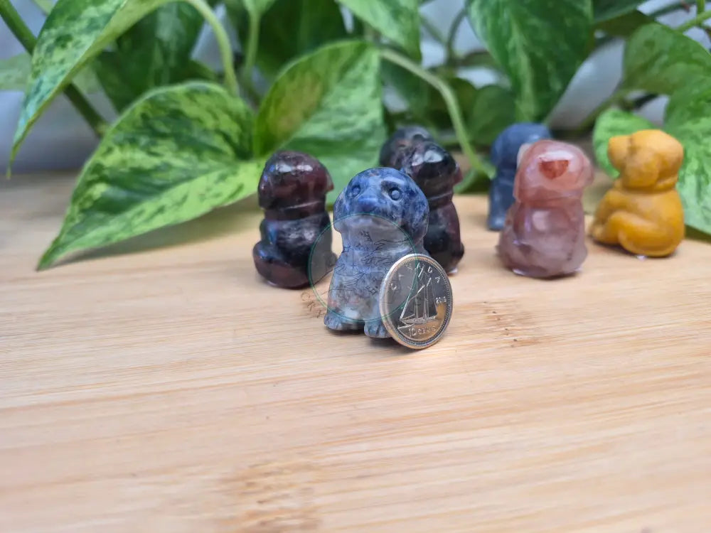 MIXED CRYSTAL SITTING DOG