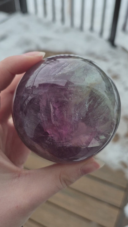 FLUORITE SPHERE W/LIGHT BASE