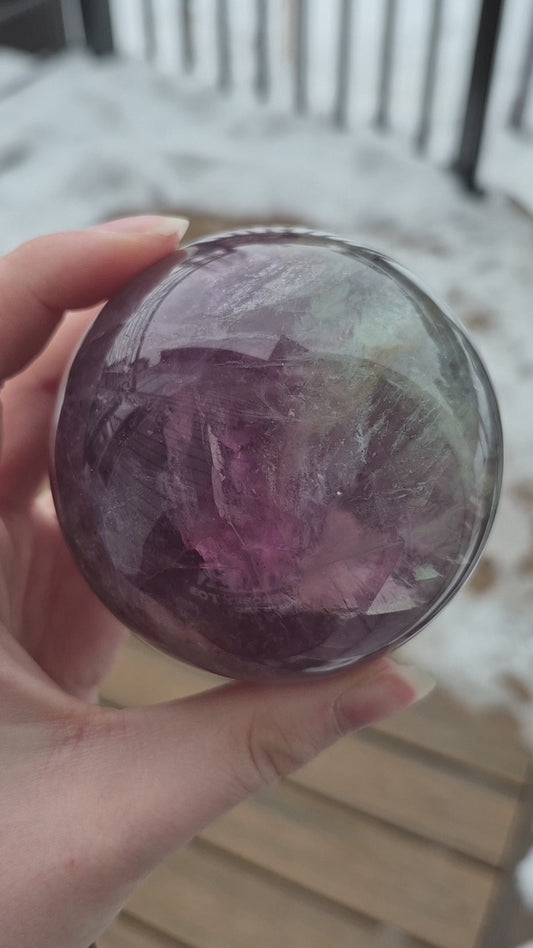 FLUORITE SPHERE W/LIGHT BASE
