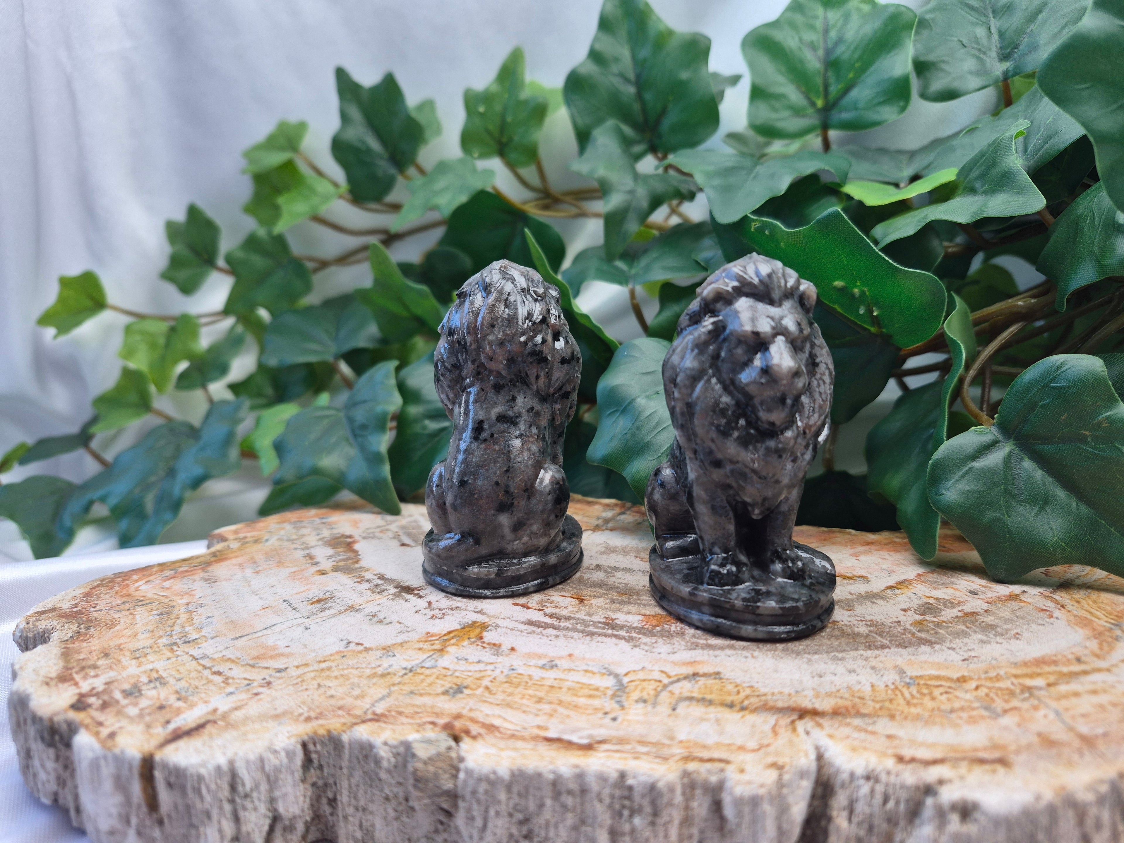 YOOPERLITE SITTING LION