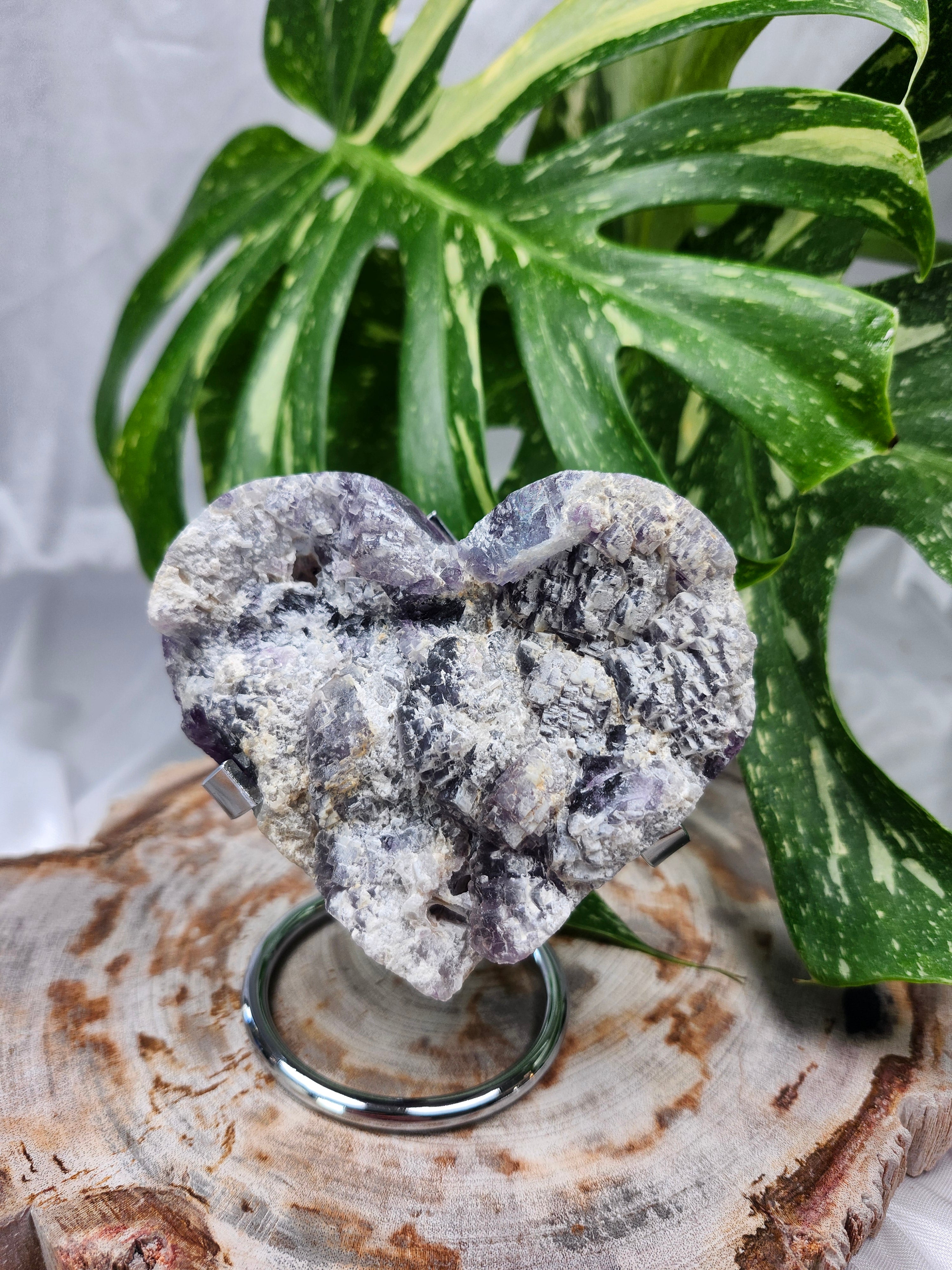 FEATHER FLUORITE HEART W/STAND