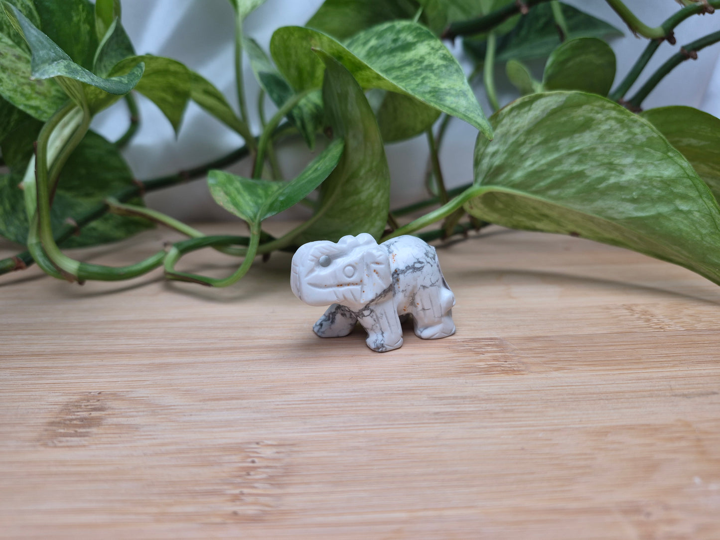 HOWLITE ELEPHANT