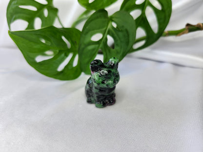 RUBY ZOISITE SM SITTING CAT