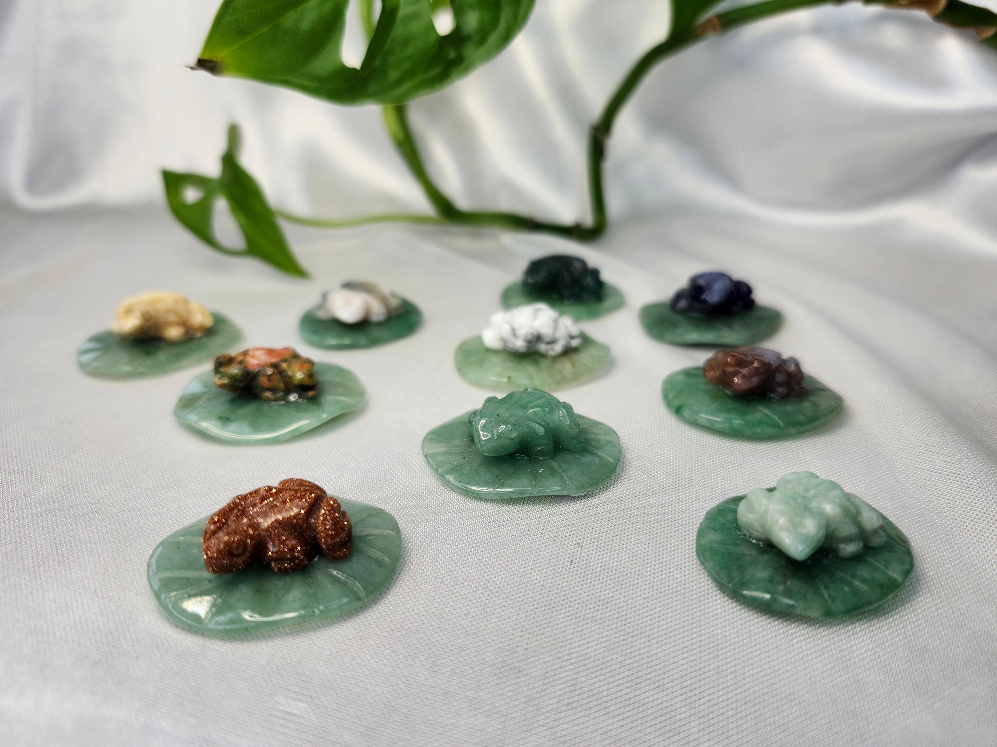 MIXED CRYSTAL FROG ON LILY PAD