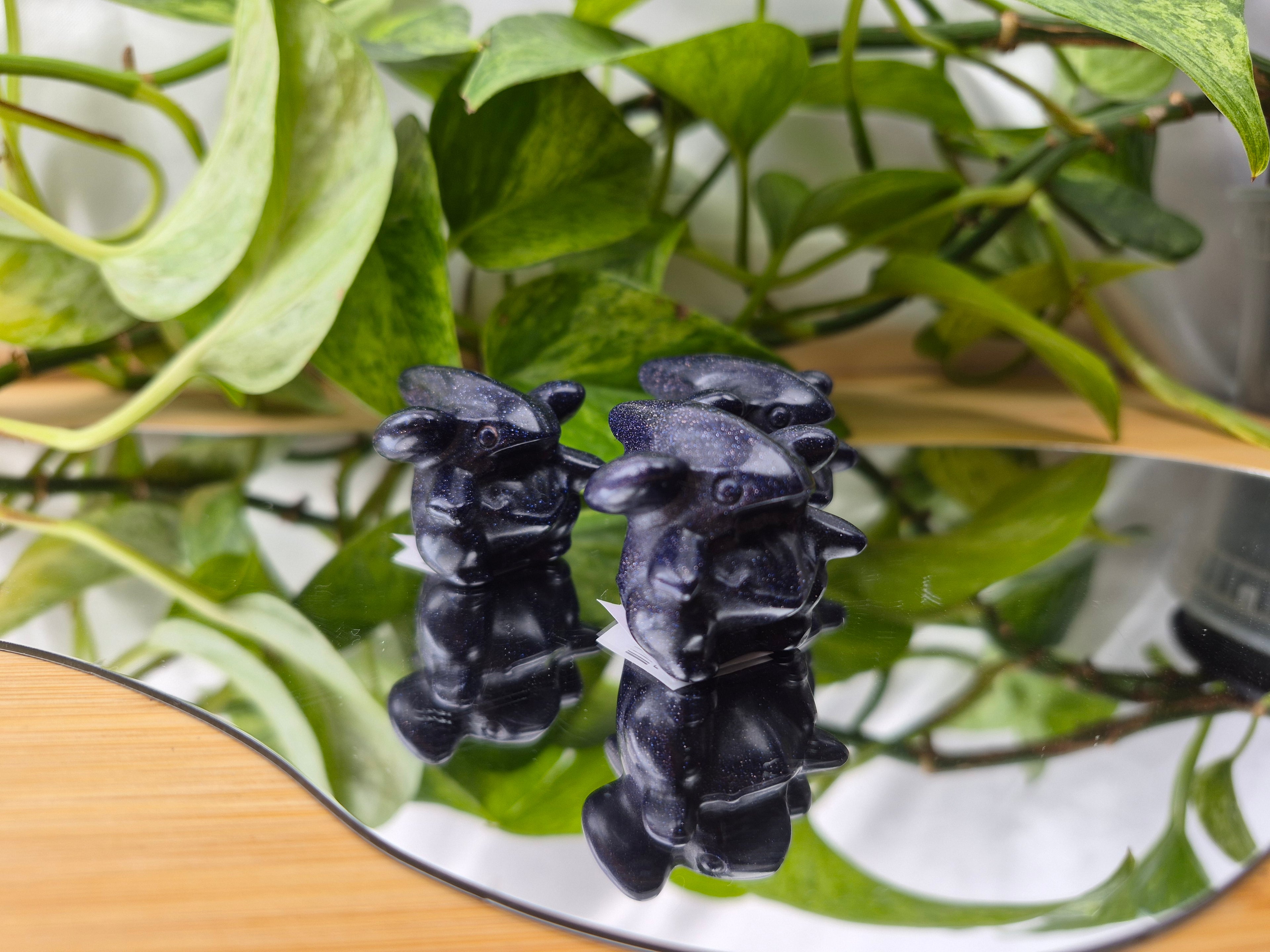 BLUE GOLDSTONE GIBLE