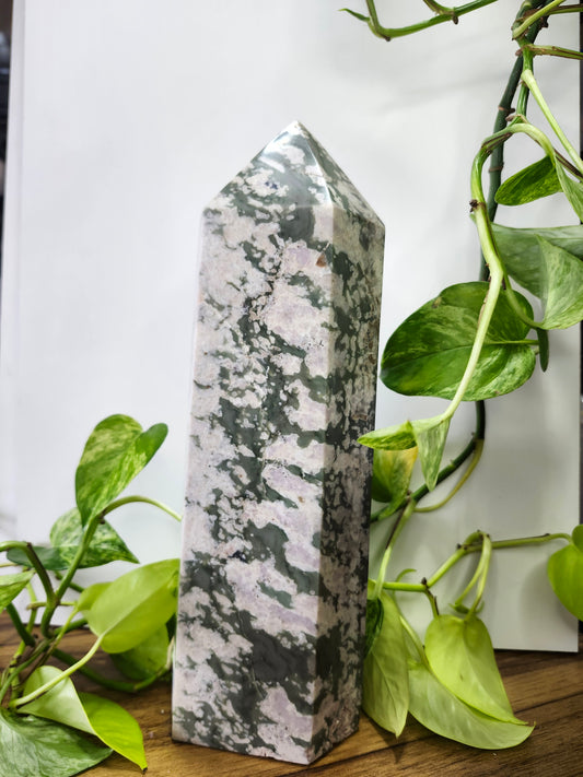 TRI-COLOURED LUCKY JADE TOWER