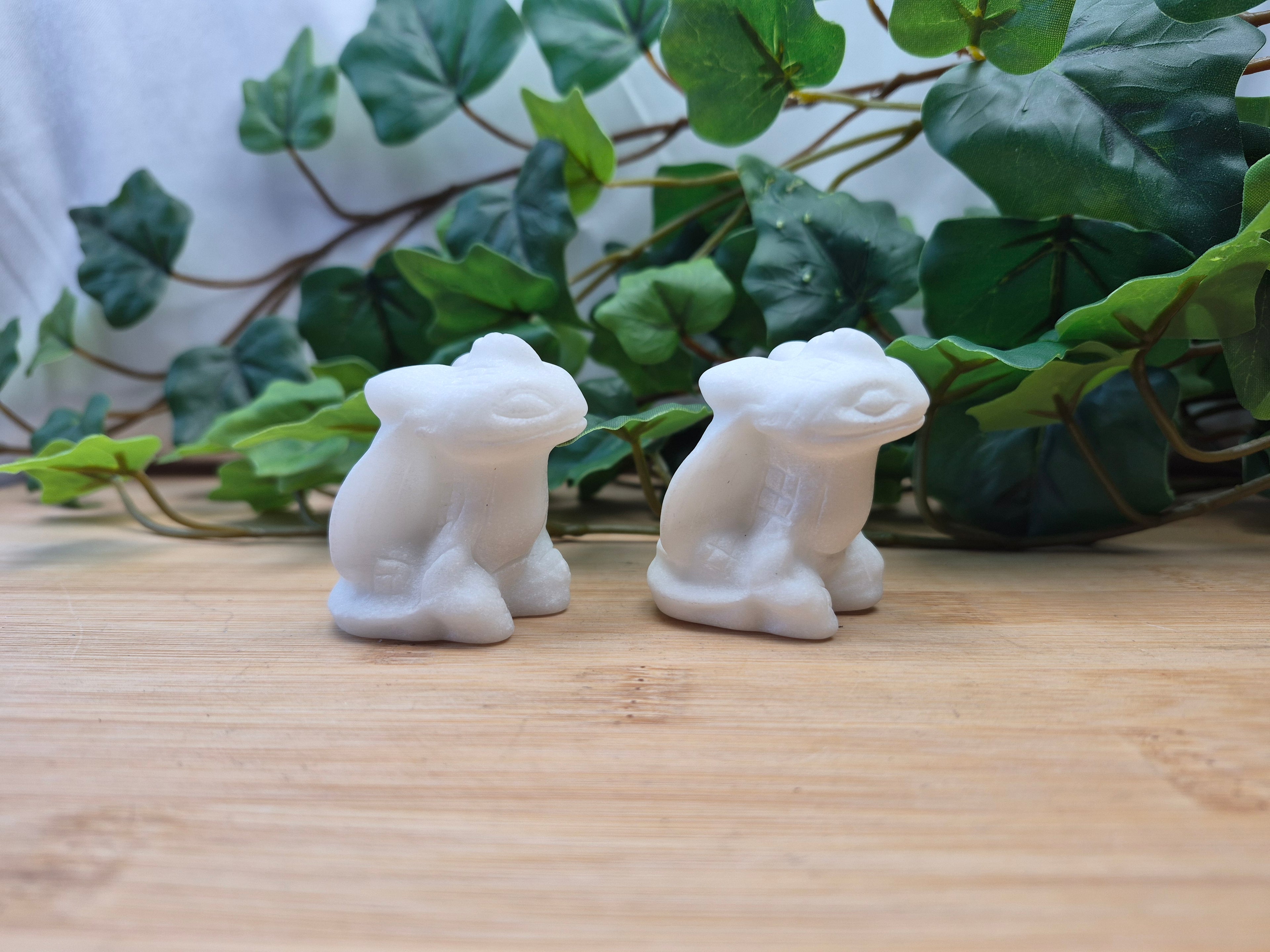 WHITE JADE TOOTHLESS