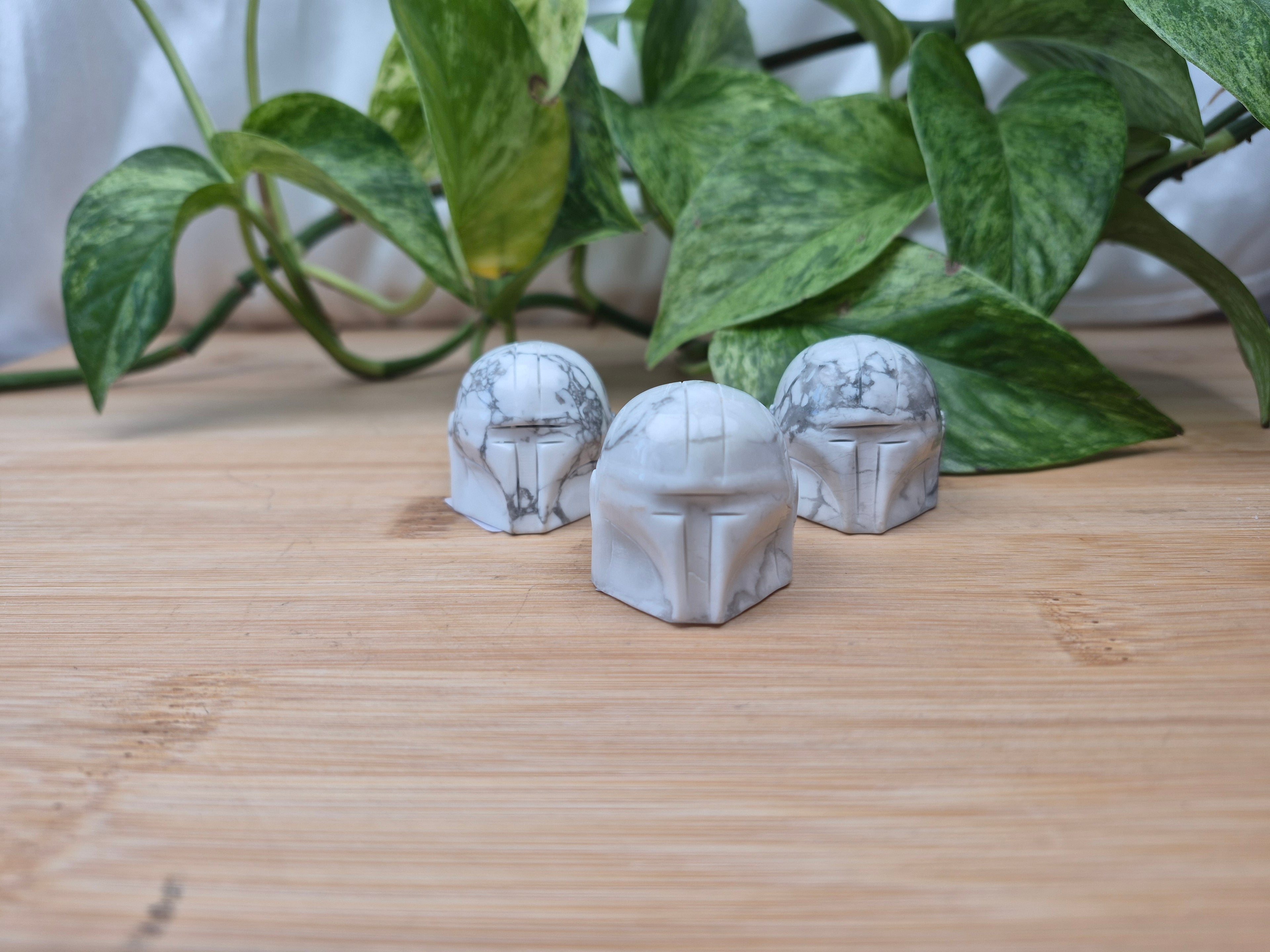 HOWLITE MANDO HELMET