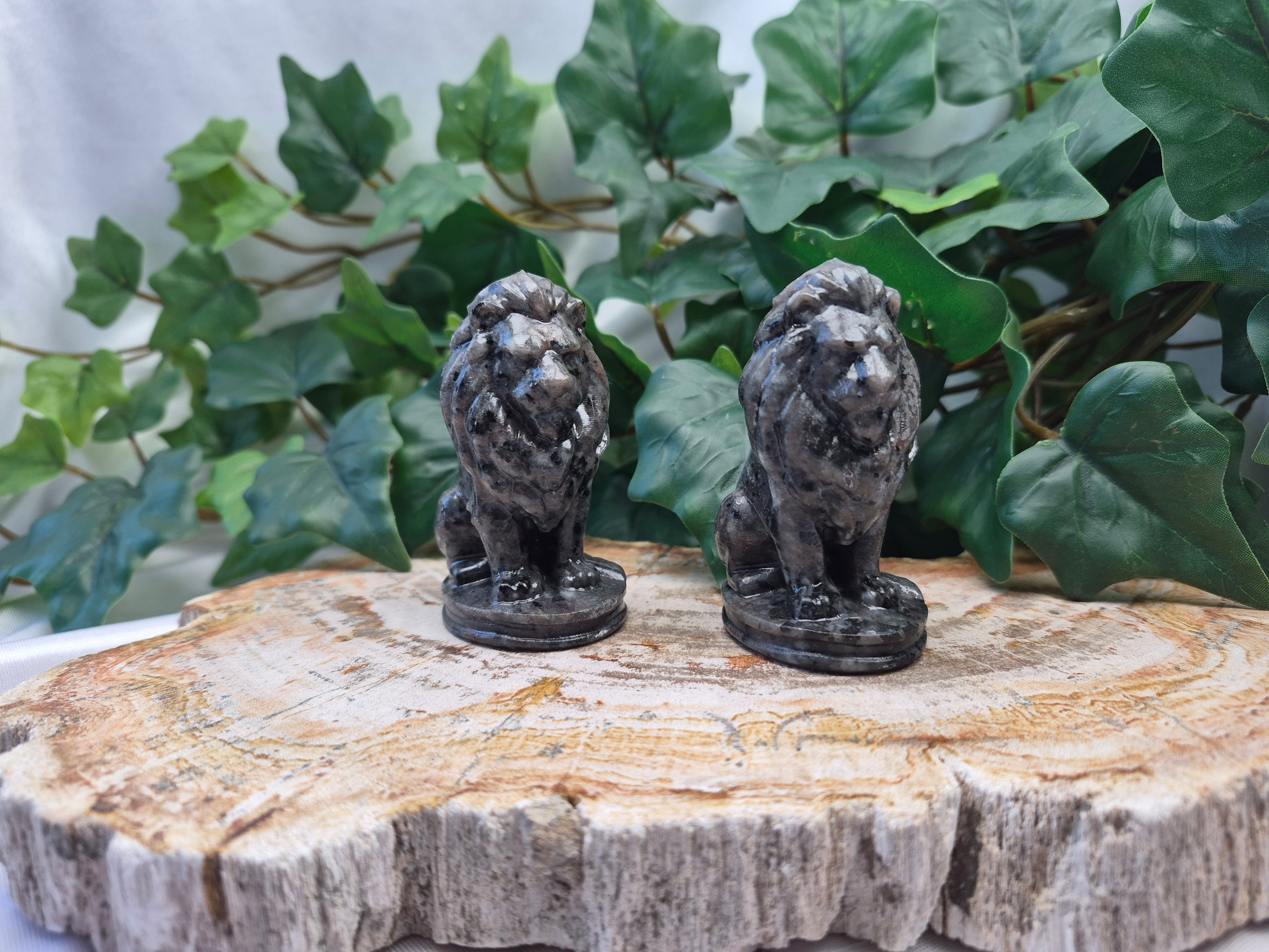 YOOPERLITE SITTING LION