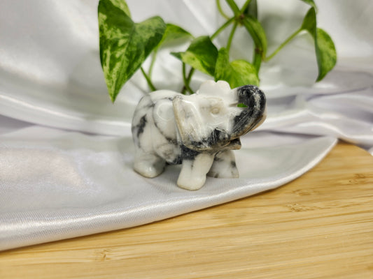 HOWLITE ELEPHANT