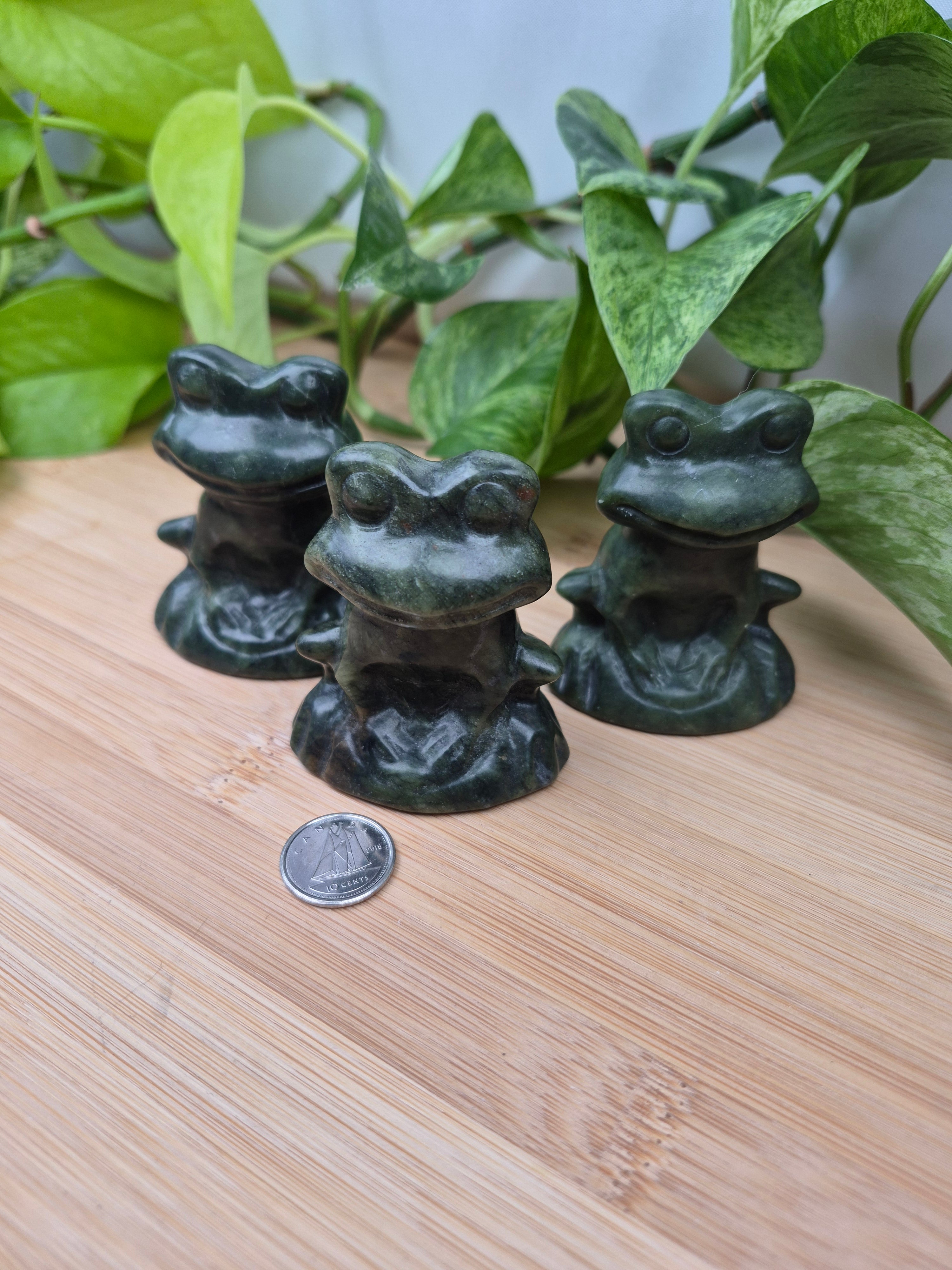 JADE SITTING FROG