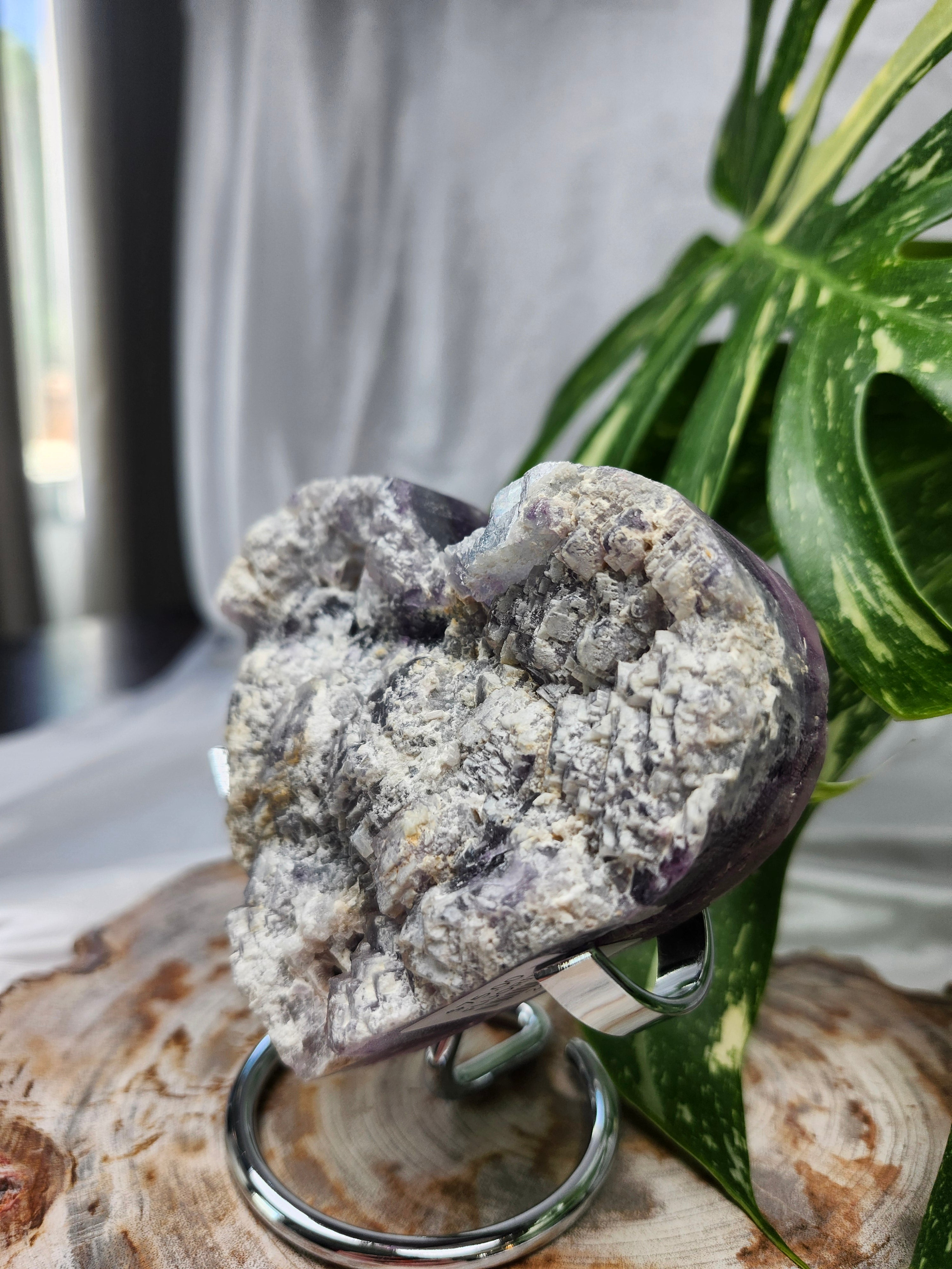 FEATHER FLUORITE HEART W/STAND
