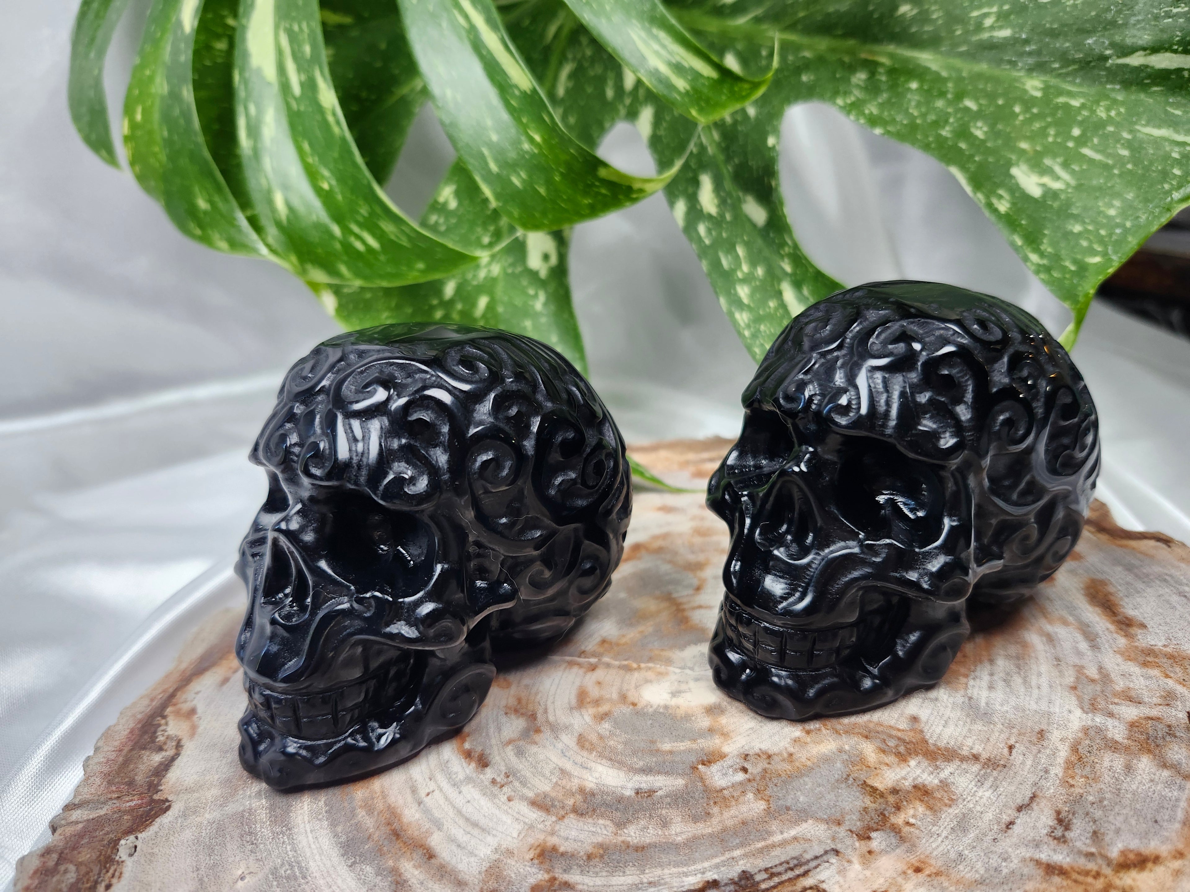 OBSIDIAN SKULL LG