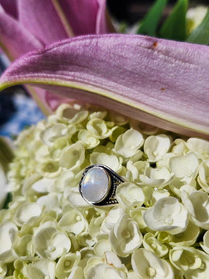 S7.75 MOONSTONE .925 STERLING SILVER