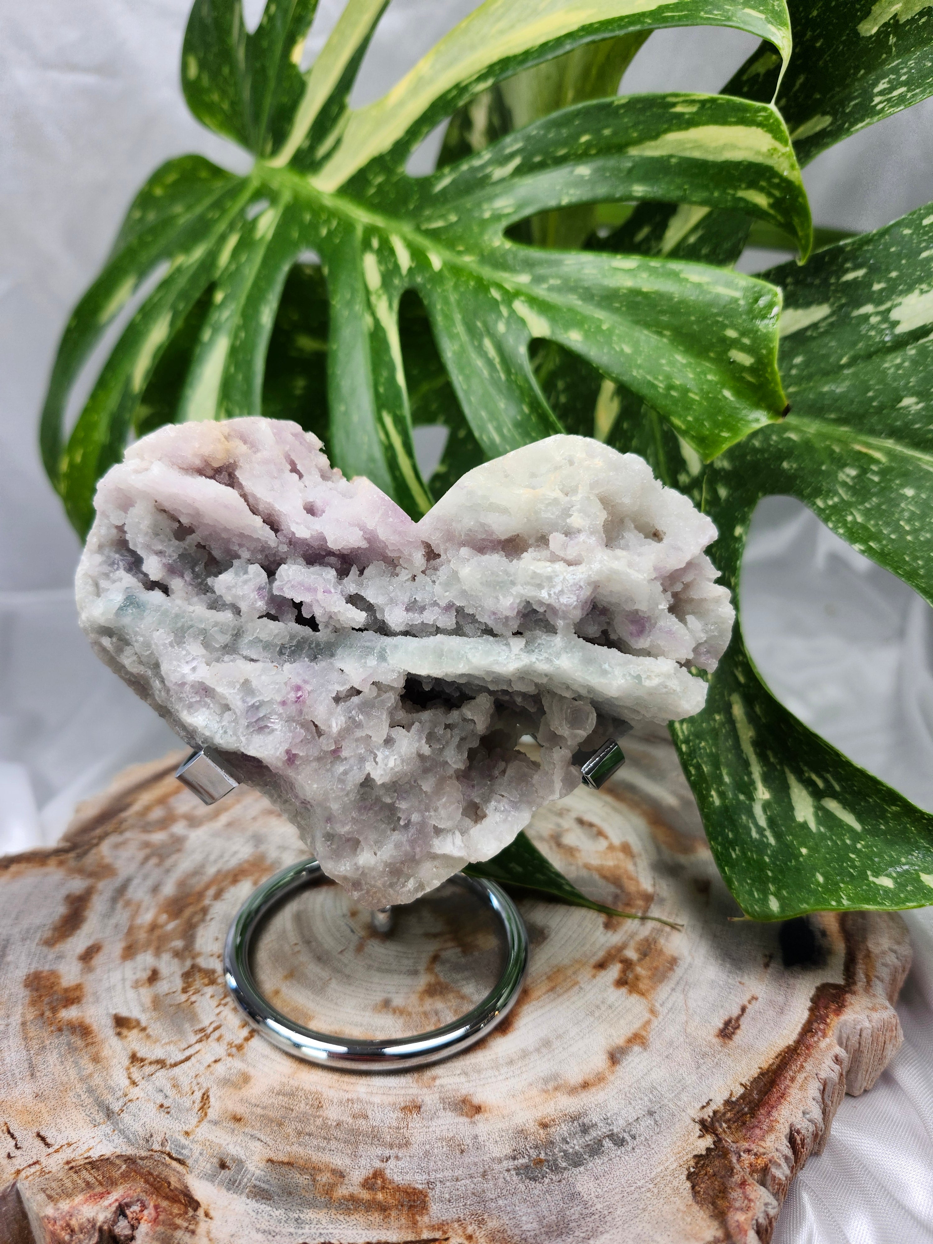 FEATHER FLUORITE HEART W/STAND