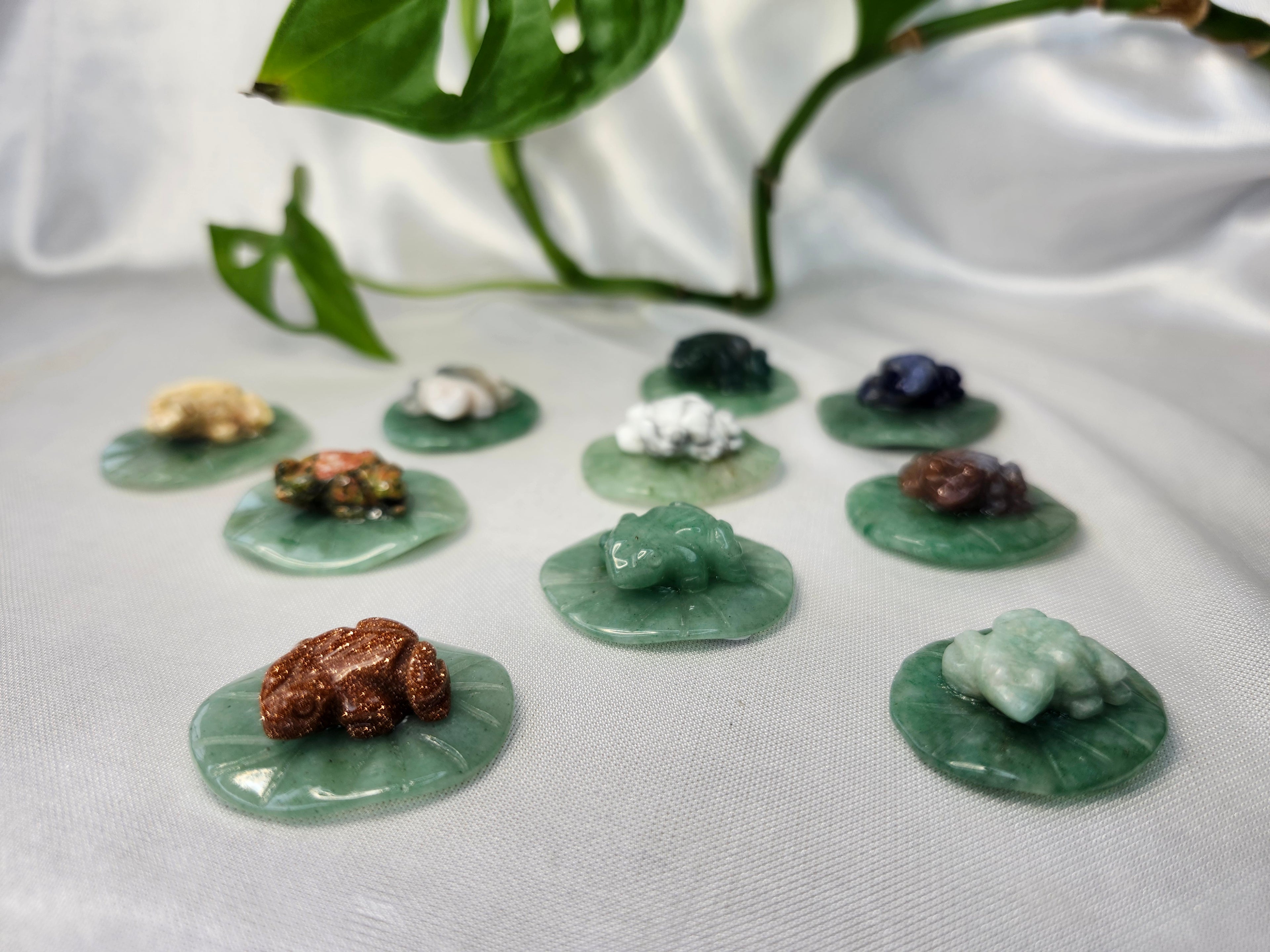 MIXED CRYSTAL FROG ON LILY PAD