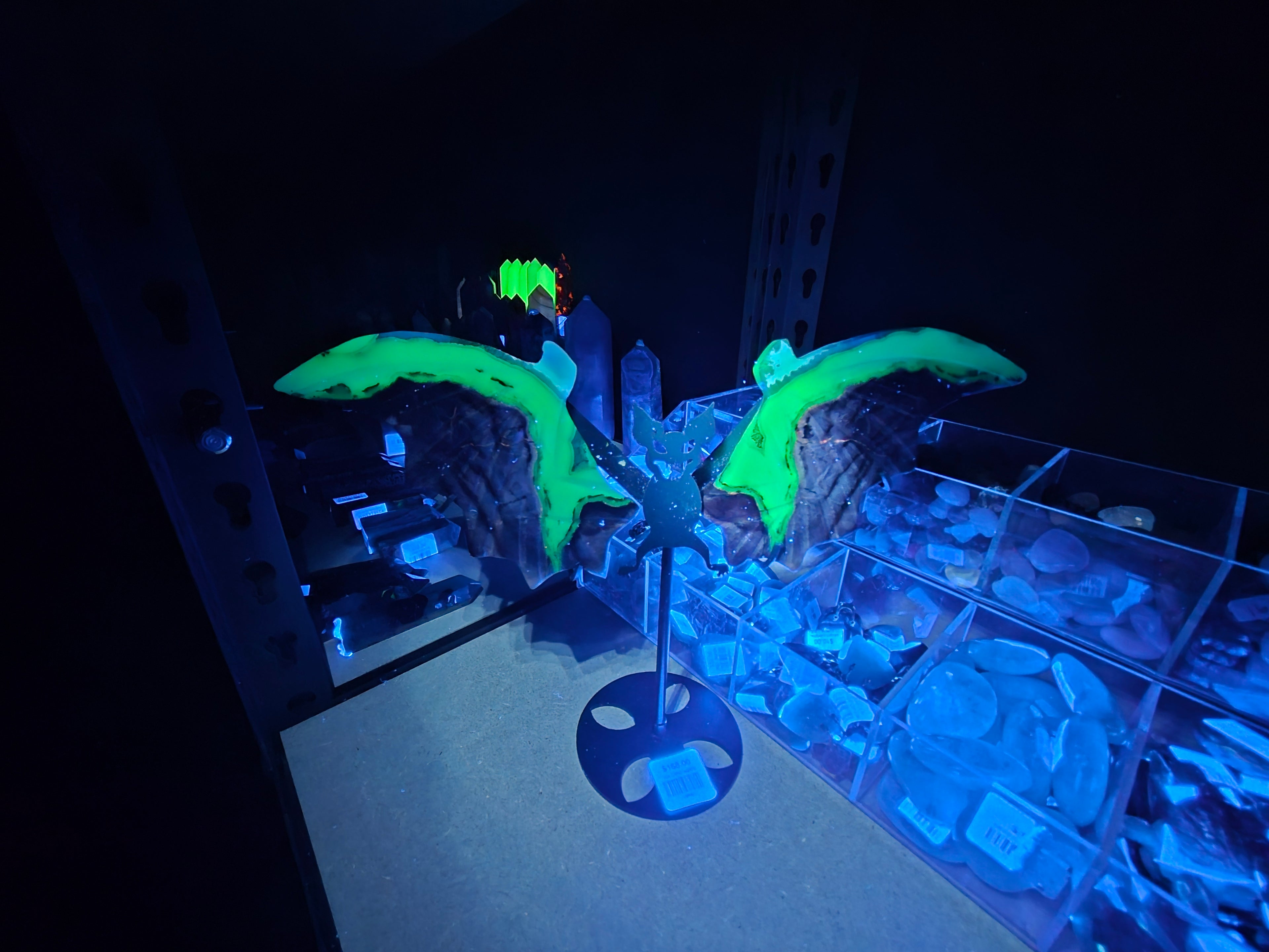 VOLCANO AGATE BAT WINGS LG