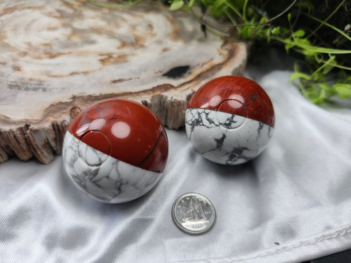 HOWLITE AND RED JASPER POKEBALL LG