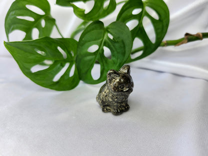 PYRITE SM SITTING CAT