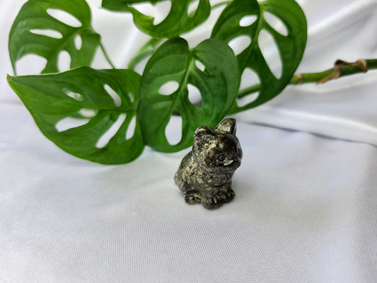 PYRITE SM SITTING CAT