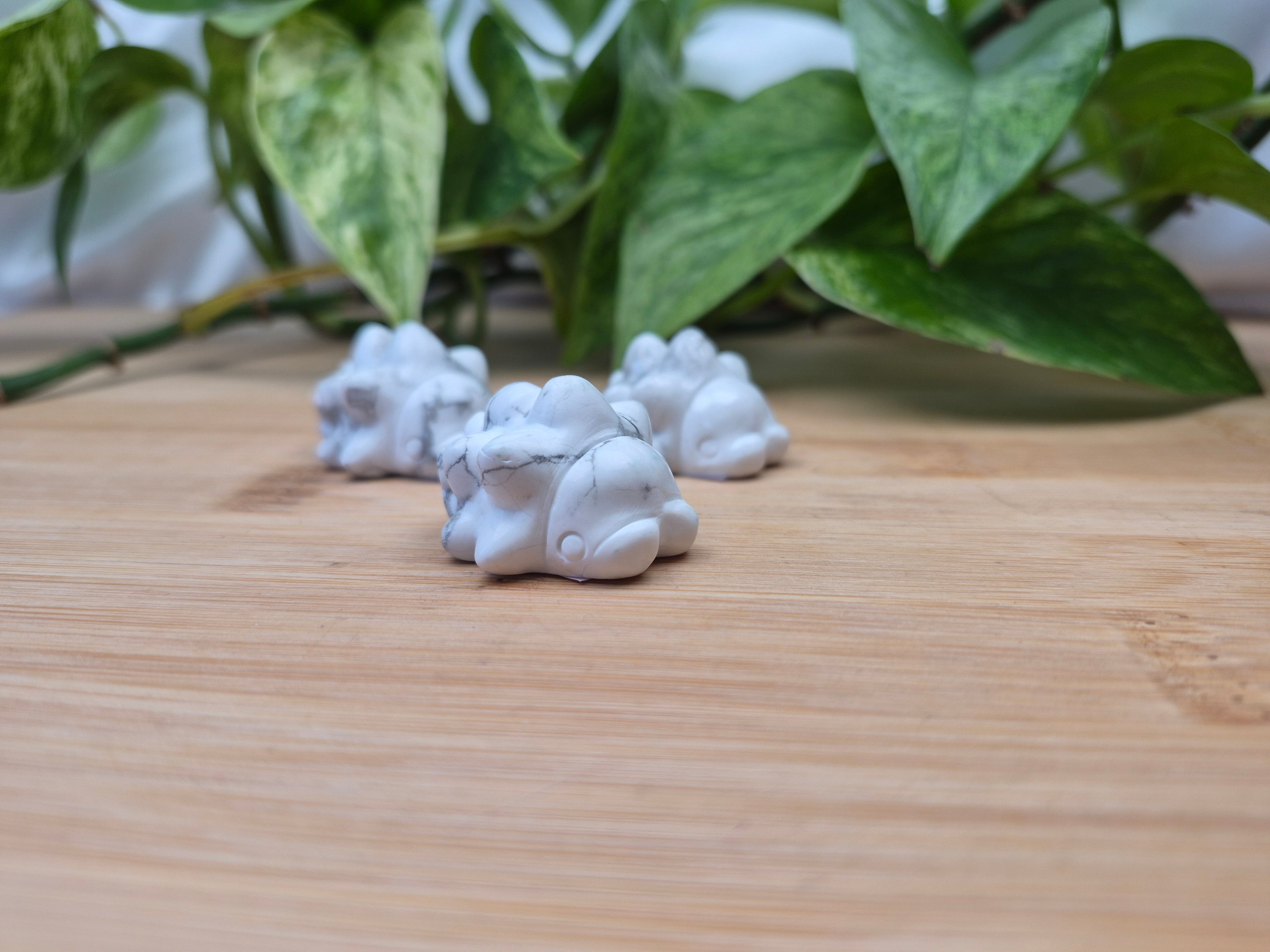 HOWLITE SNOM