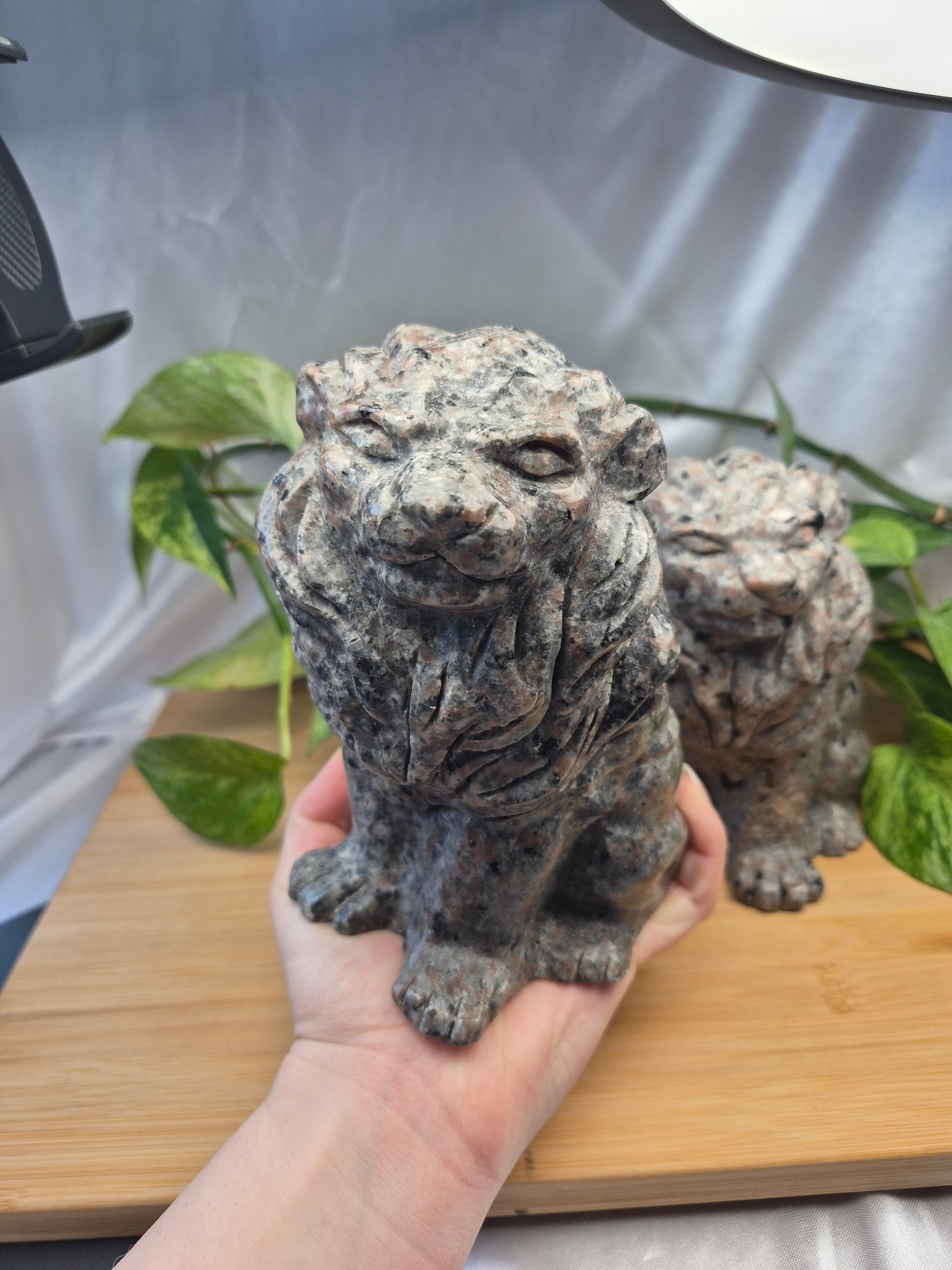 YOOPERLITE SITTING LION XL