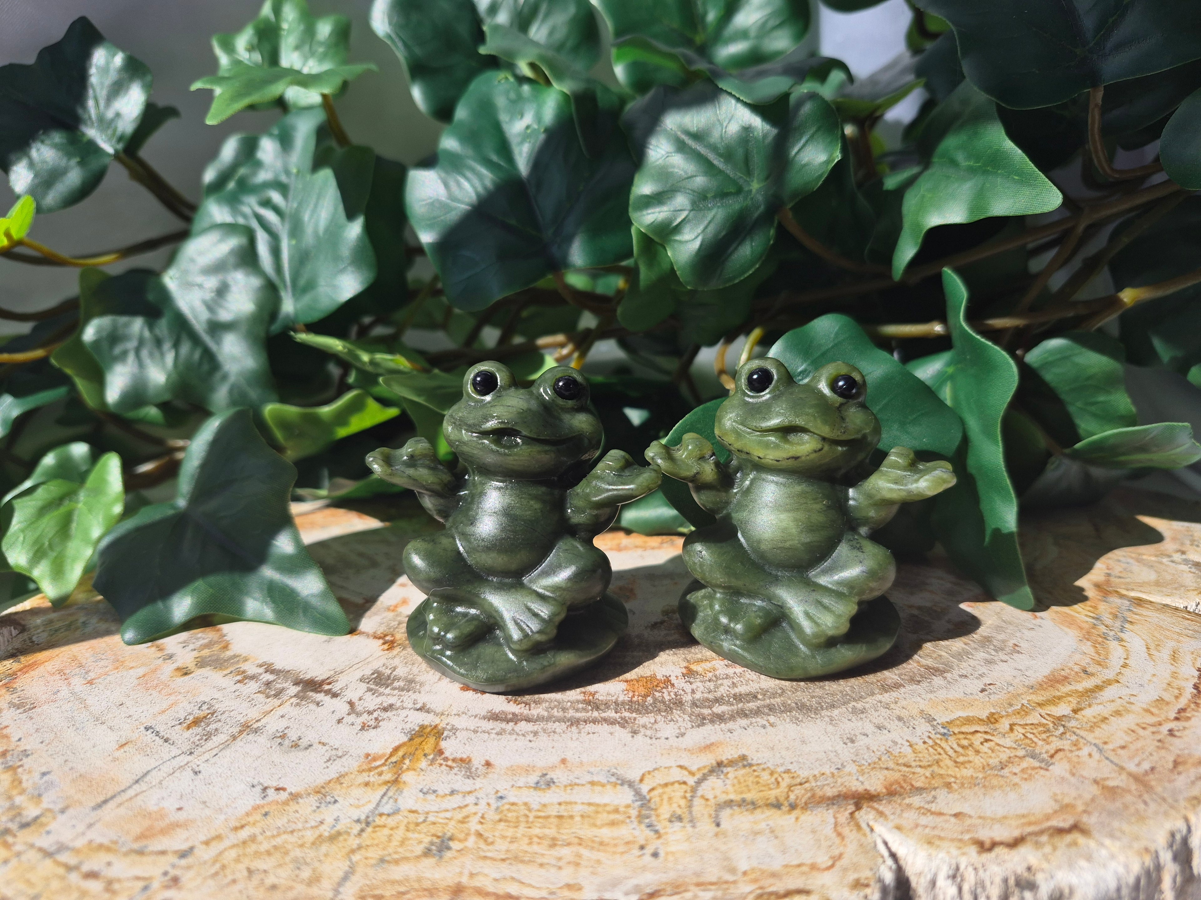 JADE SITTING YOGA FROG